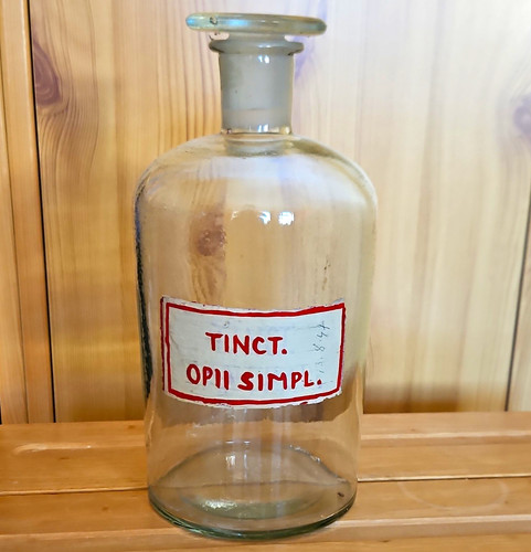 Apothekerflasche aus glas mit - apothekerflasche,