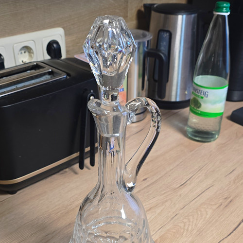 Karaffe aus geschliffenem glas - karaffe,